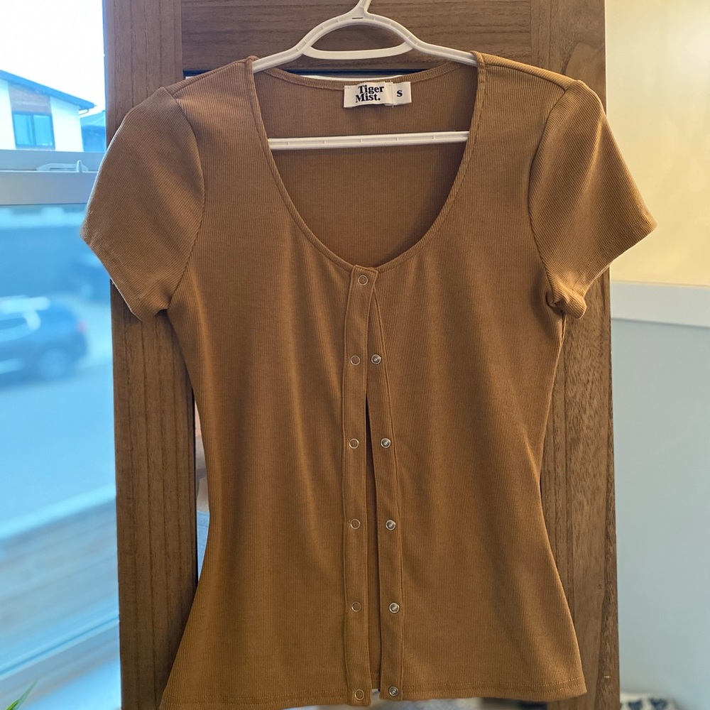 Tiger Mist NWOT tan button up shirt